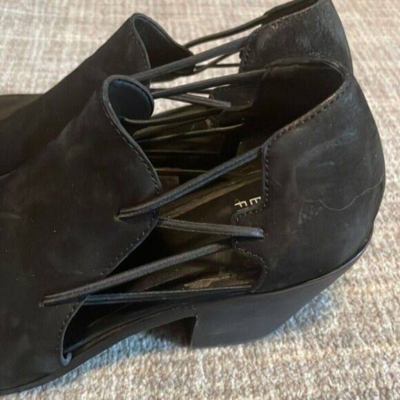 Eileen Fisher Allie Cutout Sandals Black - Picture 9 of 13